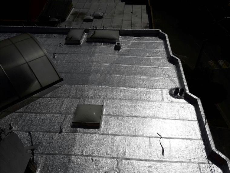 Cubierta plana impermeabilizada con manto asfáltico con acabado en foil